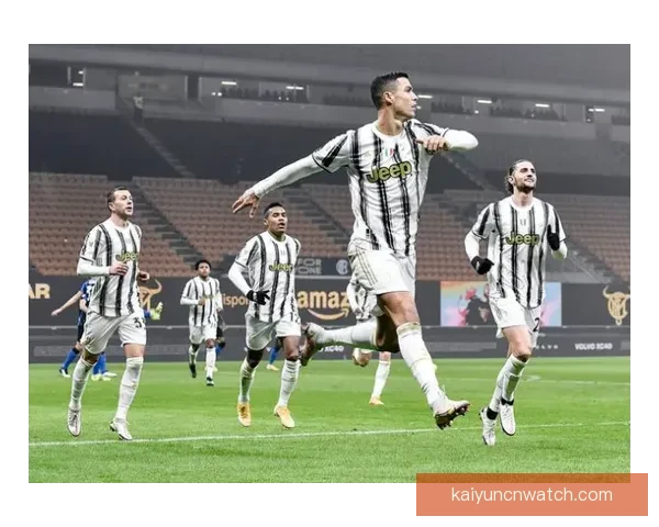 国米球迷看台拉横幅力挺巴斯托尼昂首前行兄弟并肩共渡风雨守护荣耀之路